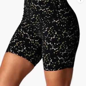 TAVI stash & Dash Biker Shorts XL | 6” Inseam | High-Rise Black Print